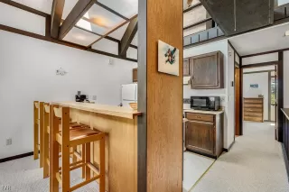 Photo #6: 1009795 Listing