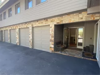 Photo #3: 1009818 Listing