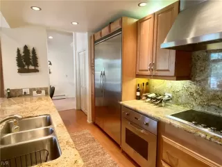 Photo #5: 1009818 Listing