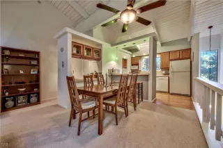 Photo #4: 1009822 Listing