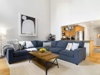 Photo #1: 1009833 Listing