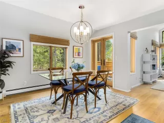 Photo #3: 1009833 Listing