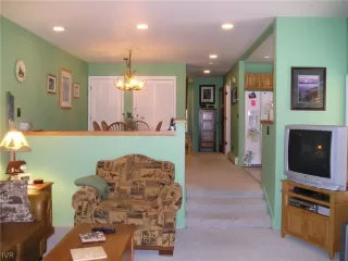 Photo #3: 1009846 Listing