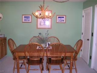 Photo #6: 1009846 Listing