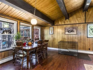 Photo #5: 1009857 Listing