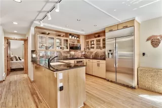 Photo #5: 1009860 Listing