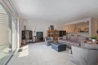 Photo #4: 1009872 Listing