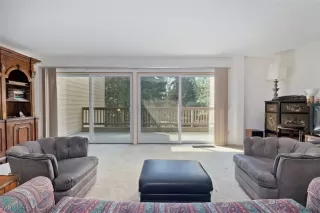 Photo #5: 1009872 Listing