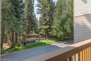 Photo #6: 1009872 Listing