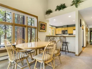 Photo #5: 1009886 Listing