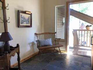 Photo #2: 1009898 Listing