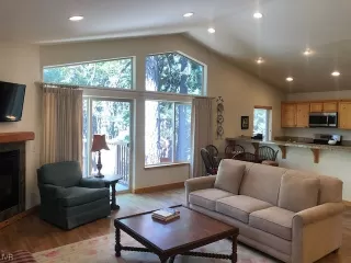 Photo #3: 1009898 Listing