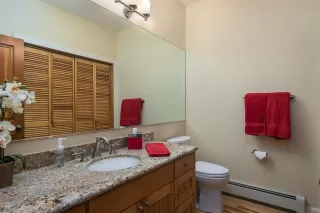 Photo #4: 1009899 Listing