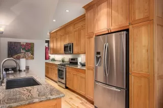 Photo #5: 1009899 Listing