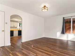 Photo #1: 1009951 Listing