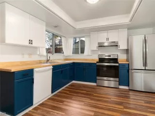 Photo #6: 1009951 Listing