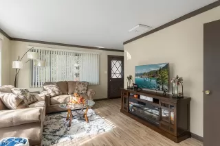 Photo #2: 1009954 Listing