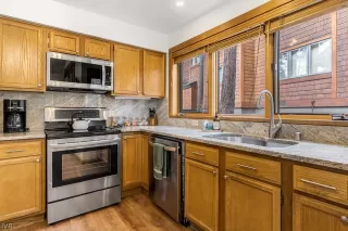 Photo #3: 1009956 Listing