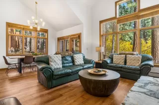 Photo #5: 1009956 Listing