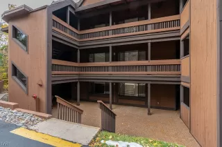 Photo #3: 1009957 Listing