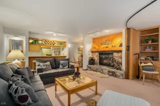 Photo #4: 1009957 Listing