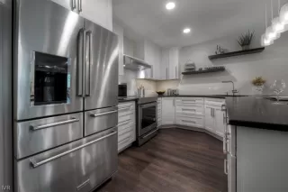 Photo #3: 1009969 Listing