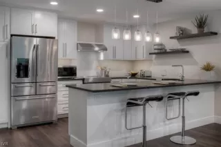 Photo #4: 1009969 Listing