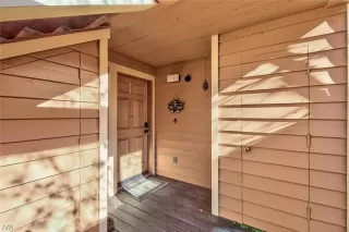 Photo #2: 1009981 Listing