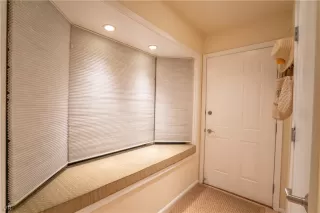 Photo #2: 1009990 Listing