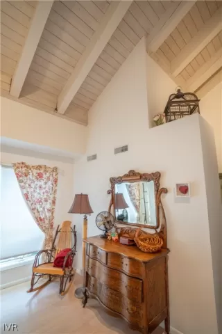 Photo #5: 1009990 Listing