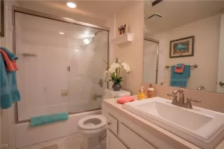 Photo #6: 1009990 Listing