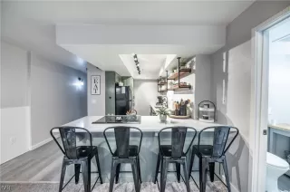 Photo #6: 1009991 Listing