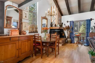 Photo #2: 1009996 Listing