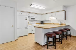 Photo #5: 1010033 Listing 