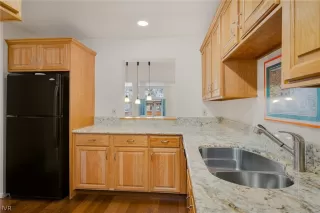 Photo #5: 1010060 Listing