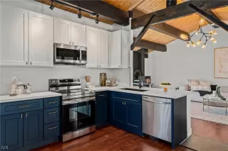 Photo #5: 1010068 Listing