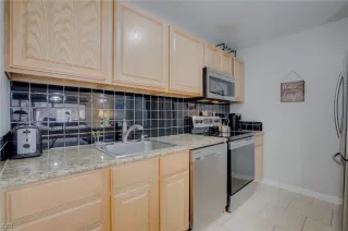 Photo #4: 1010110 Listing 