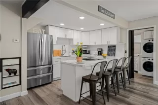 Photo #4: 1010113 Listing