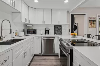 Photo #6: 1010113 Listing