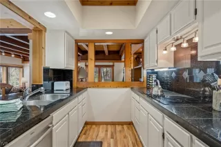 Photo #5: 1010161 Listing