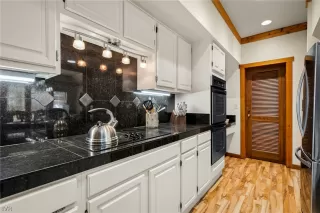 Photo #6: 1010161 Listing