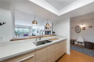 Photo #5: 1010181 Listing