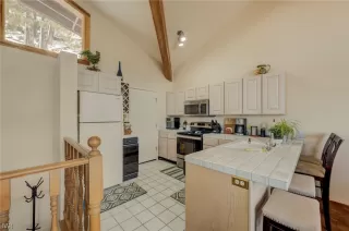 Photo #3: 1010197 Listing