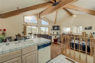 Photo #5: 1010197 Listing