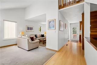 Photo #3: 1010200 Listing 