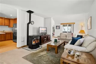 Photo #5: 1010200 Listing 