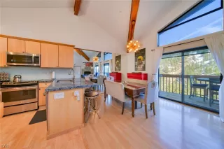 Photo #5: 1010202 Listing