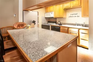 Photo #4: 1010204 Listing