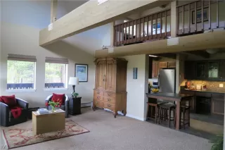 Photo #1: 1011271 Listing