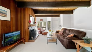 Photo #2: 1011275 Listing